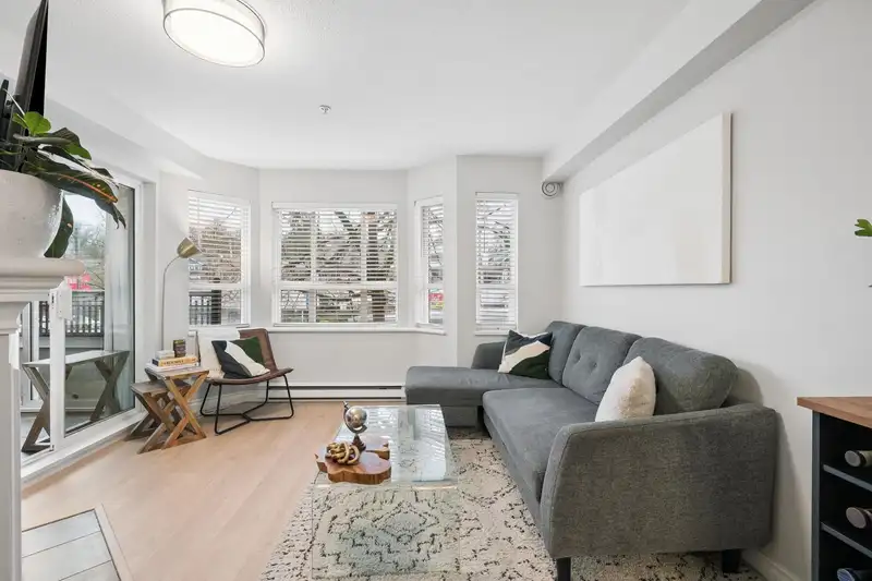 249 2565 W BROADWAY - photo 4 of 15