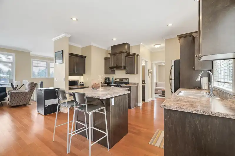 33382 FRANKLIN AVENUE - photo 1 of 27