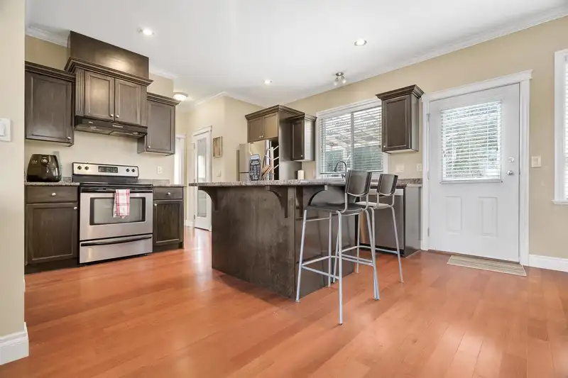 33382 FRANKLIN AVENUE - photo 2 of 27