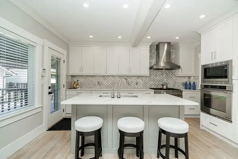 905 EDINBURGH STREET - photo 1 of 40