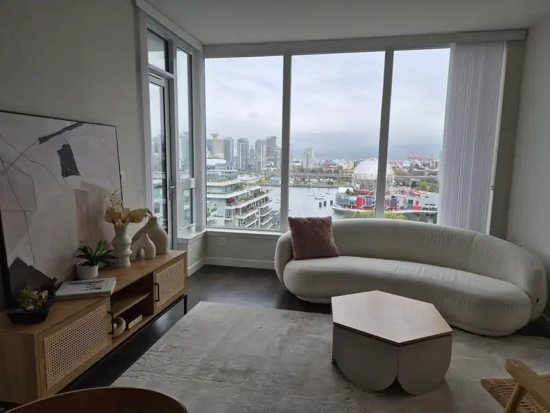 1606 1708 ONTARIO STREET - photo 2 of 10