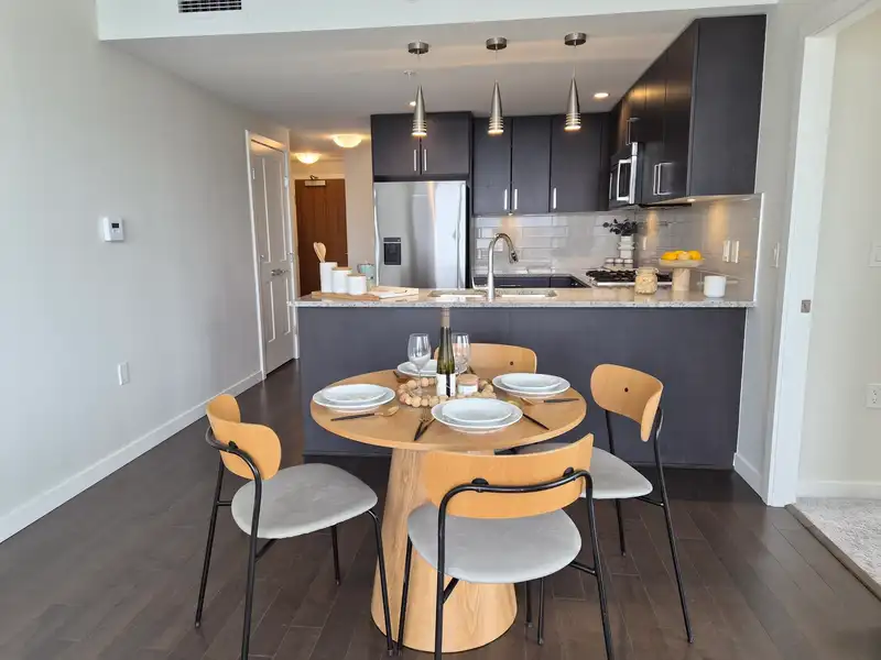 1606 1708 ONTARIO STREET - photo 4 of 10
