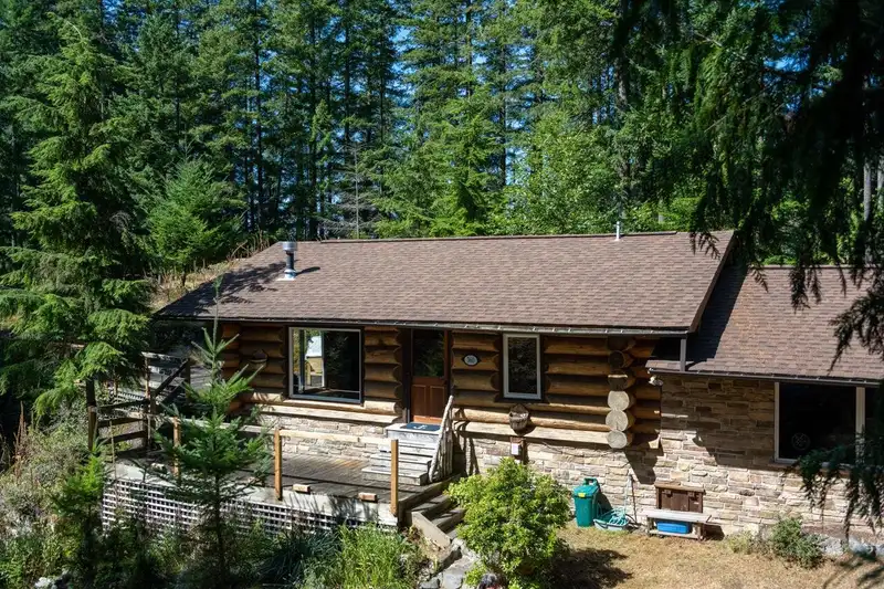 360 SALAL ROAD - photo 2 of 35