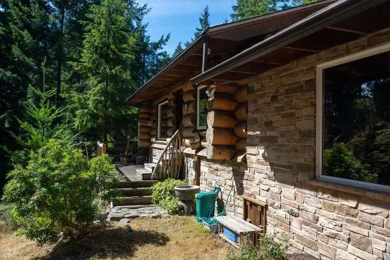 360 SALAL ROAD - photo 3 of 35