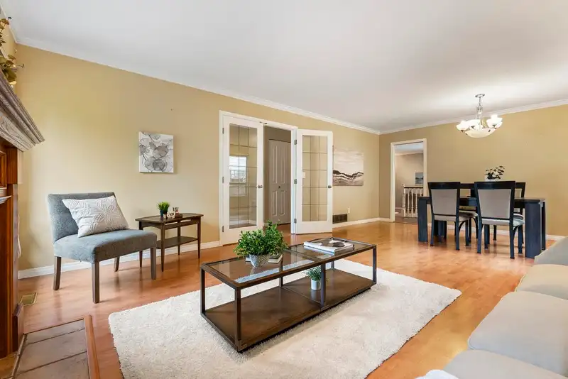 8068 161A STREET - photo 4 of 40