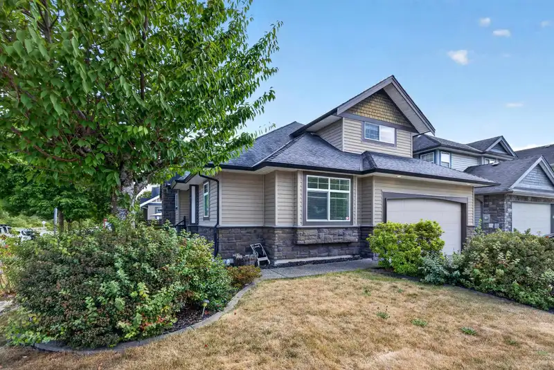 19686 73A AVENUE - photo 4 of 40