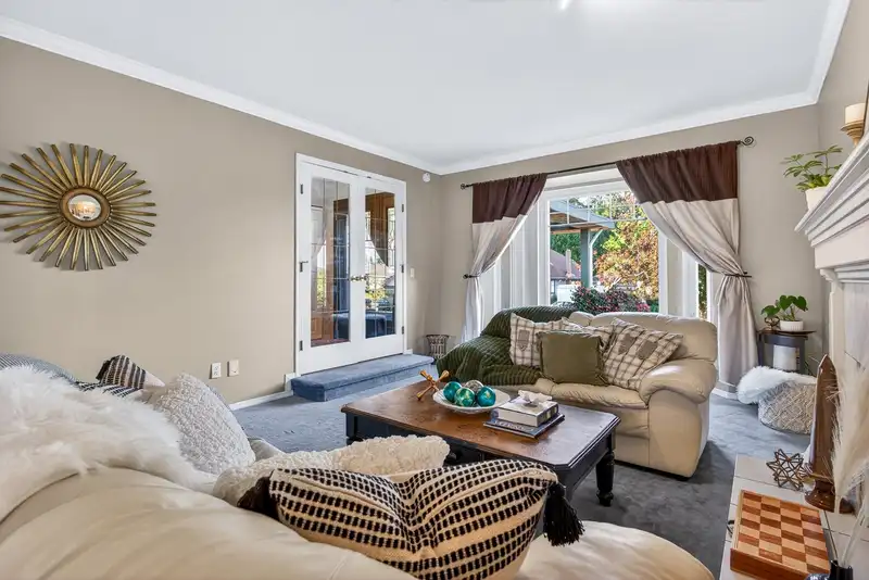 16296 87 AVENUE - photo 3 of 40