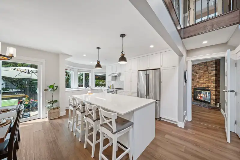 10942 63A AVENUE - photo 3 of 30
