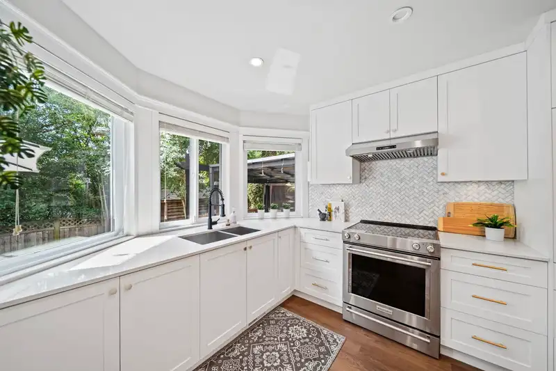 10942 63A AVENUE - photo 4 of 30