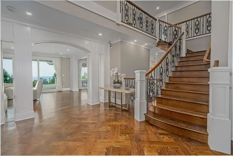 2638 QUEENS AVENUE - photo 3 of 40