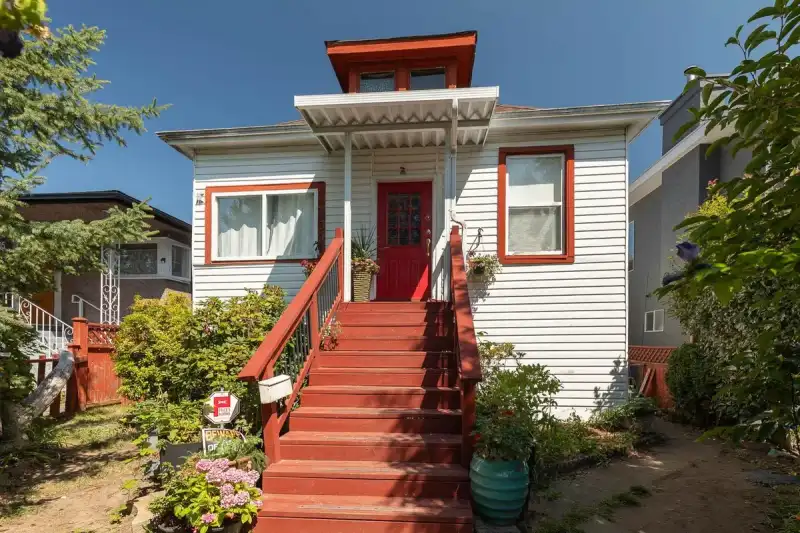 309 E WOODSTOCK AVENUE - photo 1 of 24