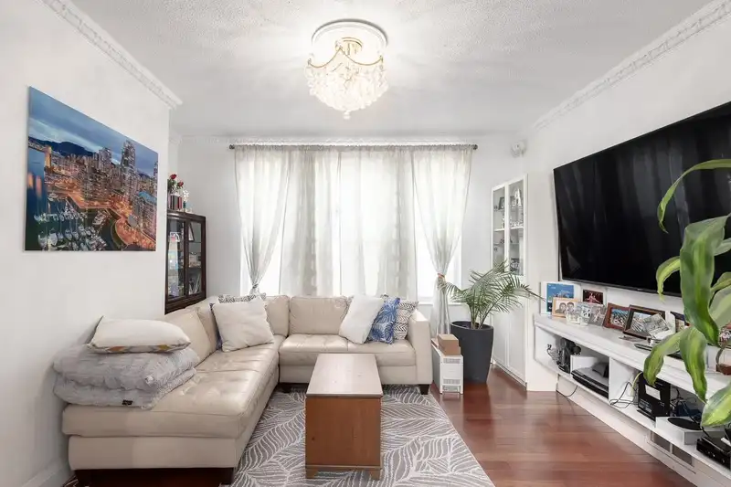 309 E WOODSTOCK AVENUE - photo 3 of 24