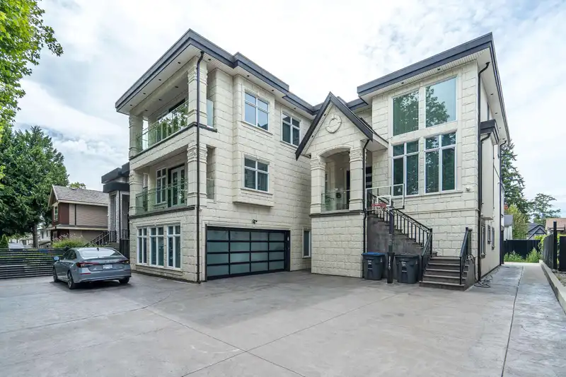 9021 BEN NEVIS CRESCENT - photo 2 of 40