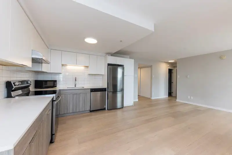 602 505 LONSDALE AVENUE - photo 3 of 40