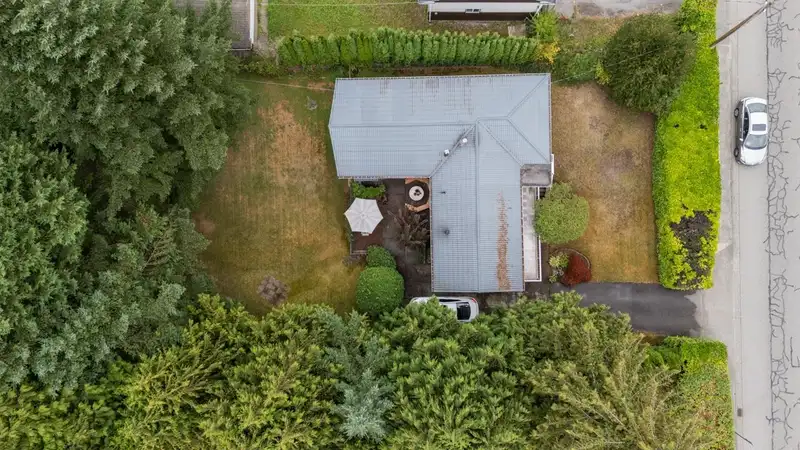 674 BLUE MOUNTAIN STREET - photo 2 of 25