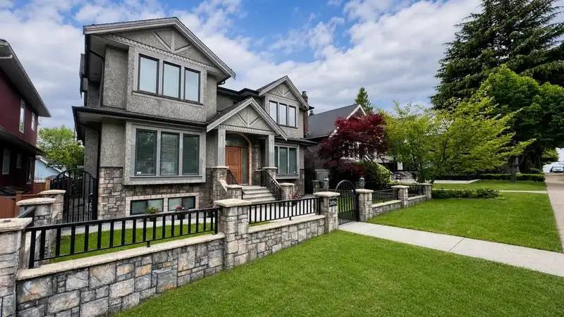 3894 OXFORD STREET - photo 3 of 40