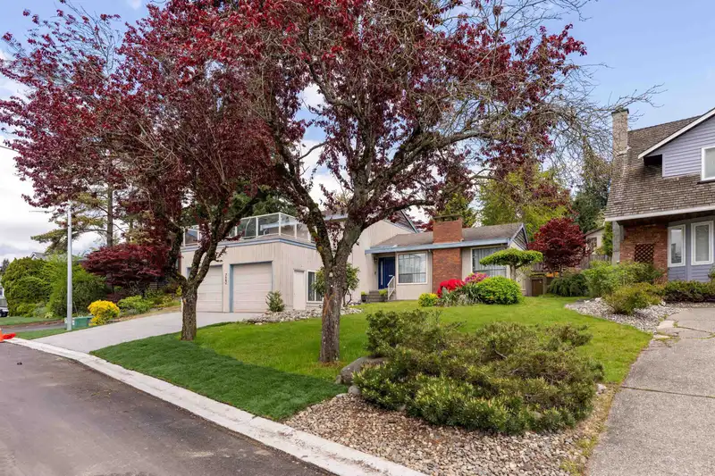 7642 GARFIELD DRIVE - photo 3 of 35
