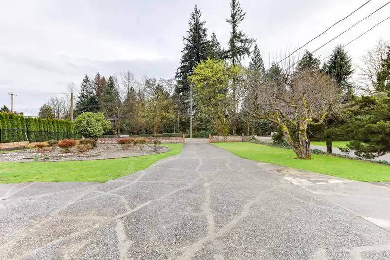 7765 GOVERNMENT ROAD - photo 4 of 34