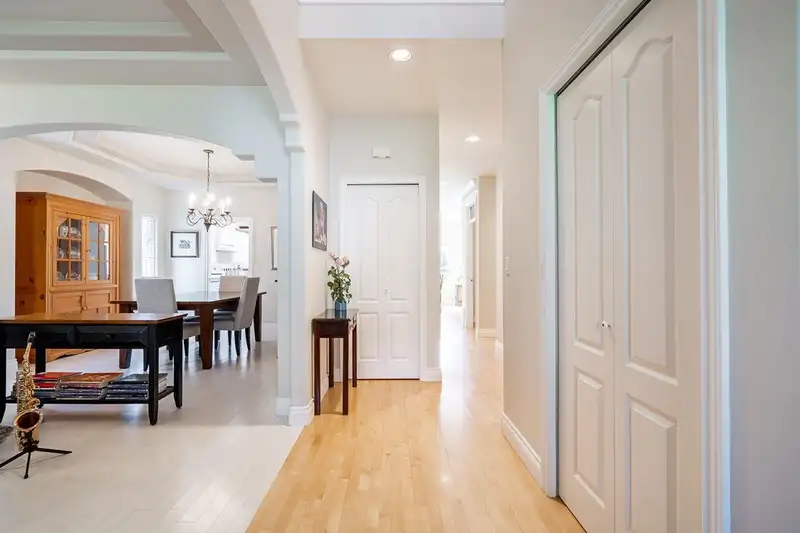 12652 16 AVENUE - photo 3 of 39