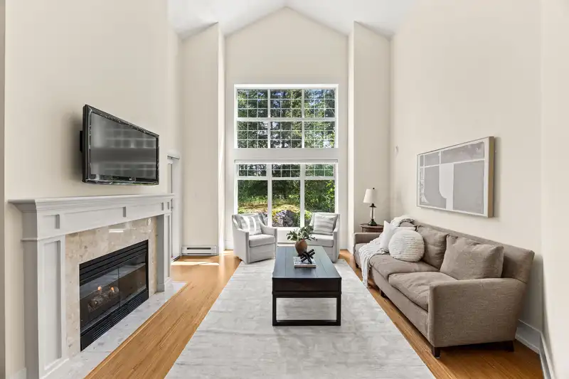 306 1140 STRATHAVEN DRIVE - photo 4 of 37
