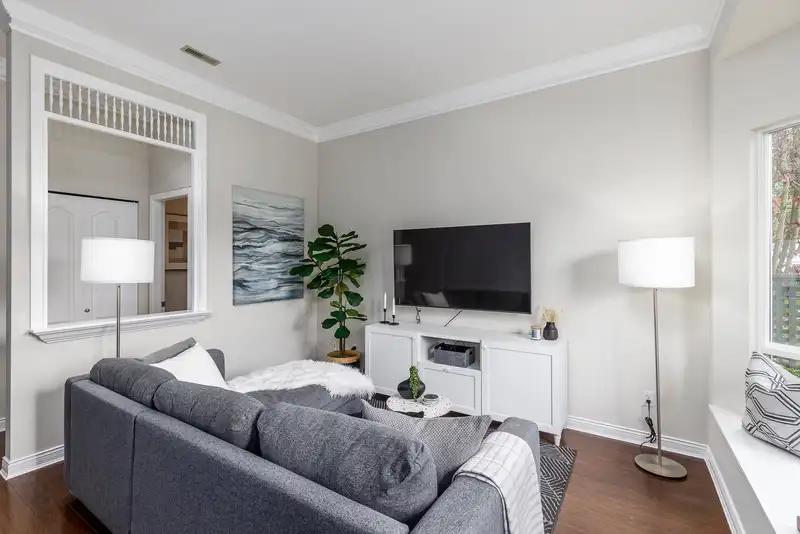 80 8888 216 STREET - photo 3 of 40