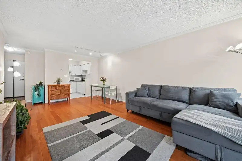 308 1476 W 10TH AVENUE - photo 2 of 32