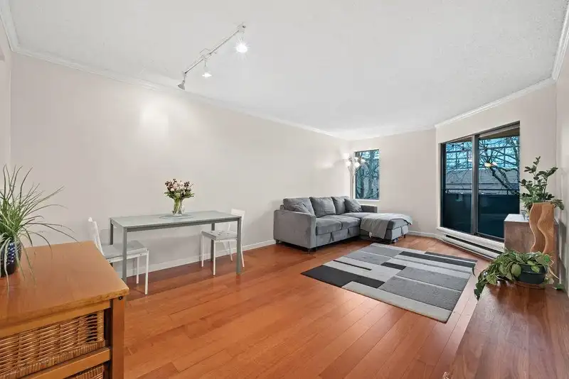 308 1476 W 10TH AVENUE - photo 4 of 32