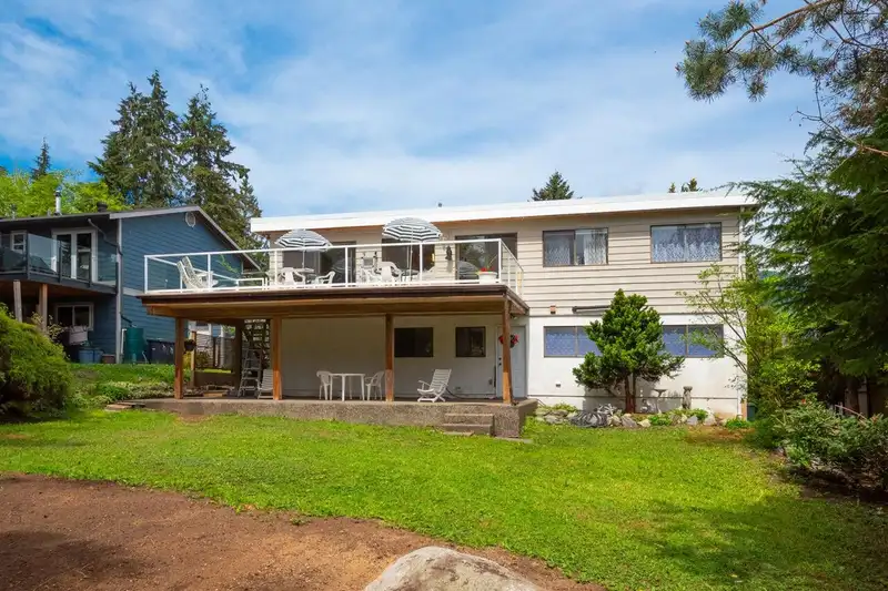 4057 VIOLET STREET - photo 1 of 37