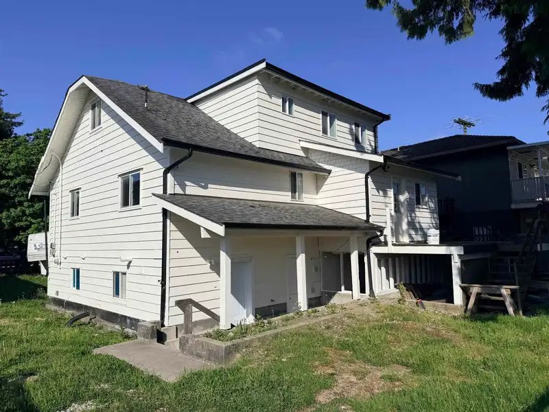 7520 CANADA WAY - photo 4 of 38