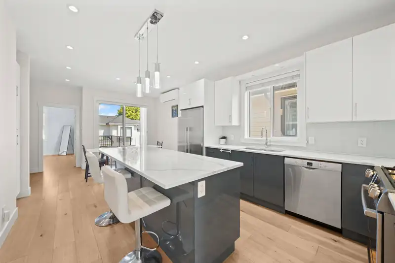 9779 STEVESTON HIGHWAY - photo 4 of 25