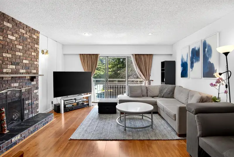 2871 E 18TH AVENUE - photo 2 of 19