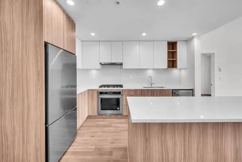 321 750 DOGWOOD STREET - photo 3 of 33