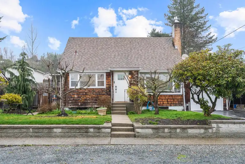 32939 10 AVENUE - photo 1 of 40