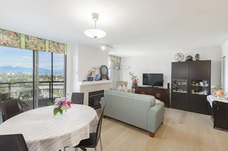 1607 8460 GRANVILLE AVENUE - photo 3 of 25