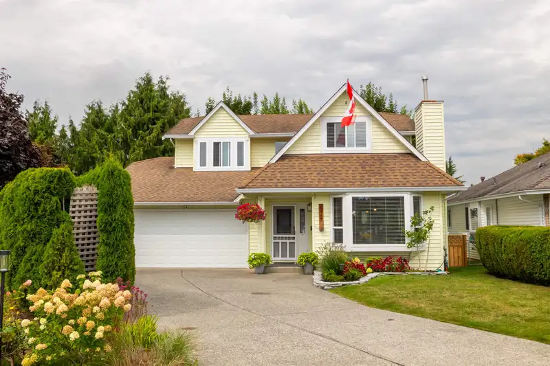 20737 51 AVENUE - photo 3 of 40