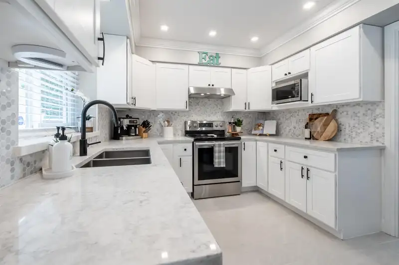20737 51 AVENUE - photo 4 of 40