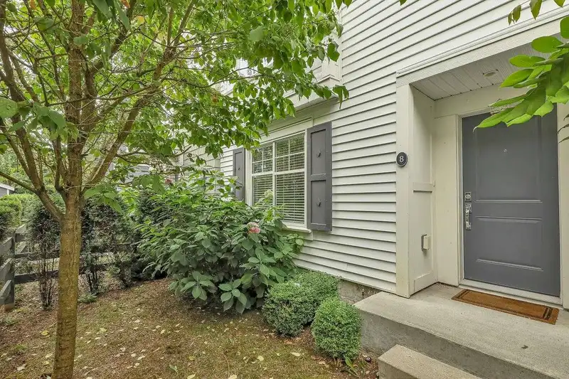8 10433 158 STREET - photo 3 of 40