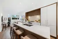 7458 GRANVILLE STREET - thumbnail 5