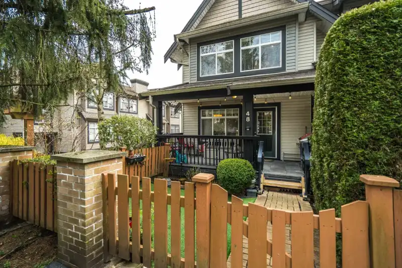 48 19448 68 AVENUE - photo 1 of 37