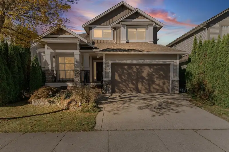 7241 197 STREET - photo 2 of 37