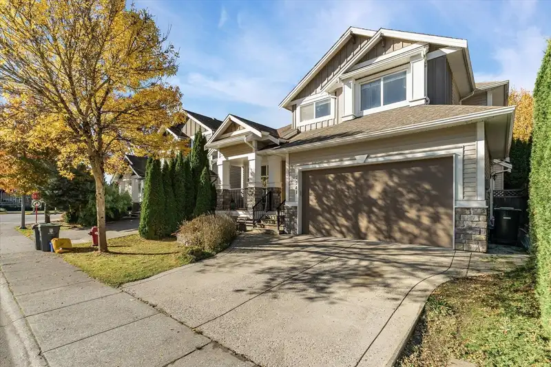 7241 197 STREET - photo 3 of 37