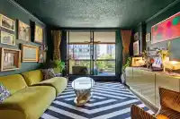 203 1390 DUCHESS AVENUE - thumbnail 2