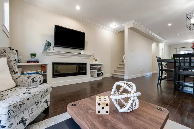 3 5957 152 STREET - photo 4 of 36