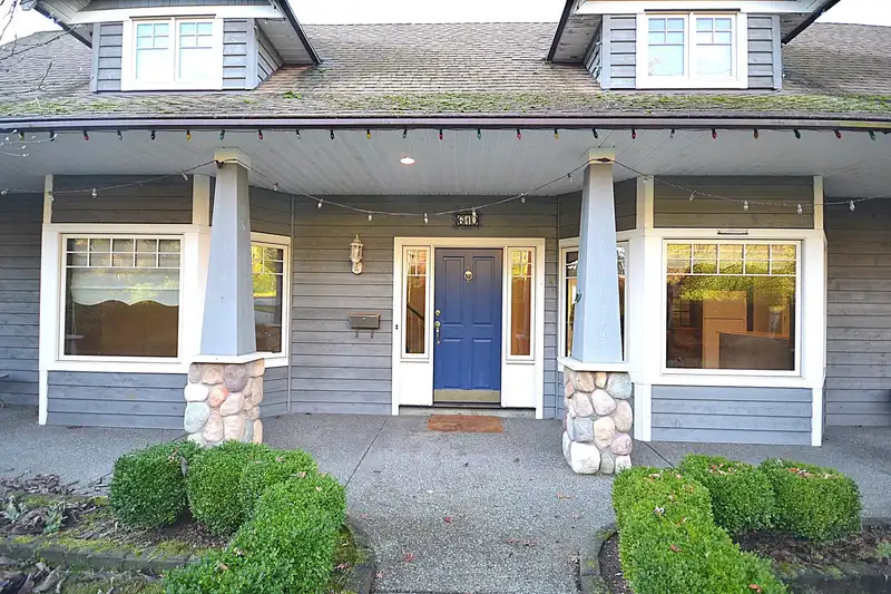 610 ROBINSON STREET - photo 2 of 36