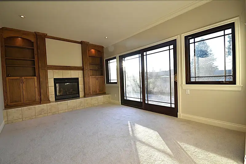 610 ROBINSON STREET - photo 3 of 36