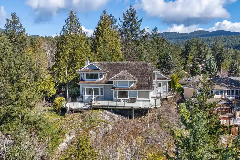 9219 REGAL ROAD - photo 2 of 40
