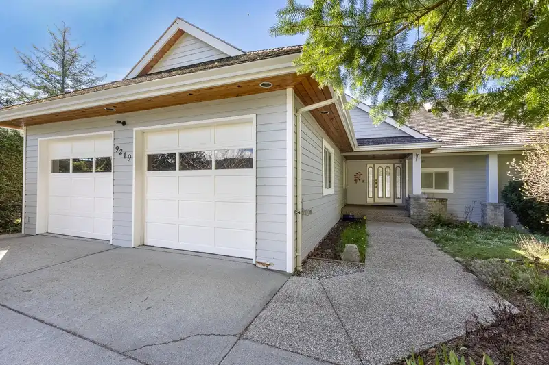 9219 REGAL ROAD - photo 4 of 40