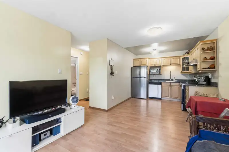 402 2920 ASH STREET - photo 4 of 20