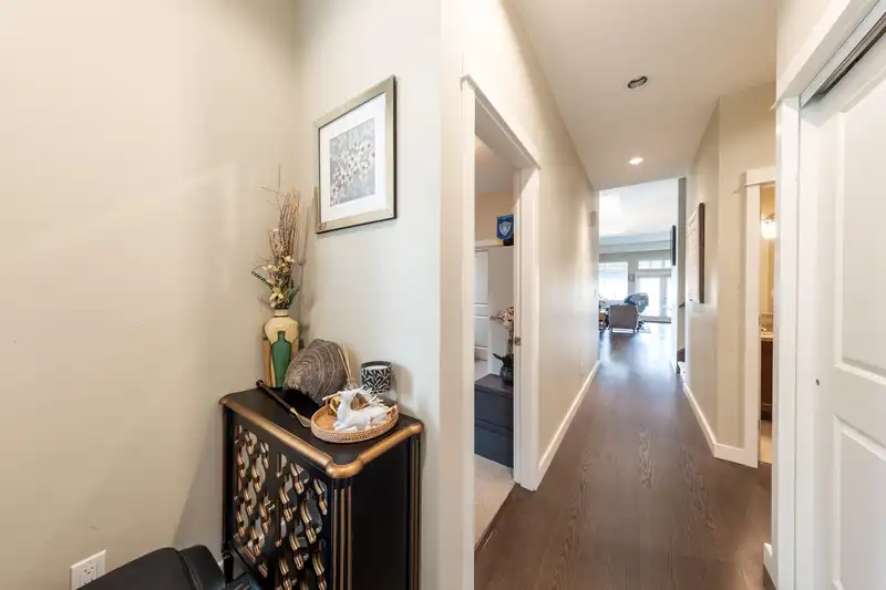 4988 WILLOW SPRINGS AVENUE - photo 4 of 33