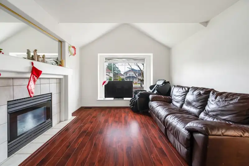 15476 110 AVENUE - photo 3 of 29